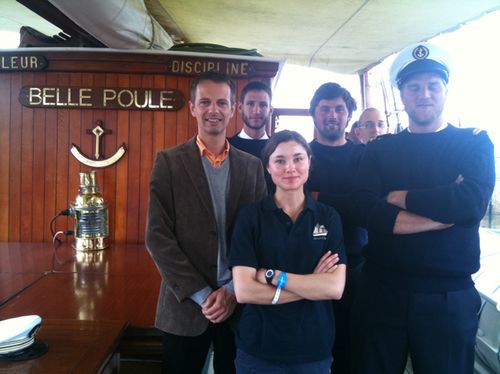 Avec une partie de l'équipage de la frégate "La Belle Poule"